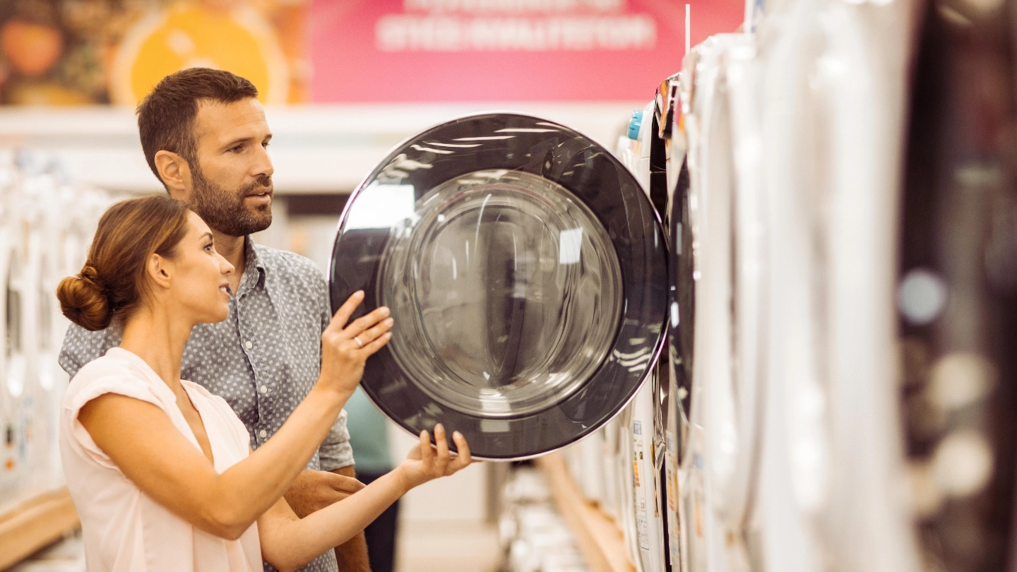 couple buying washing machines image